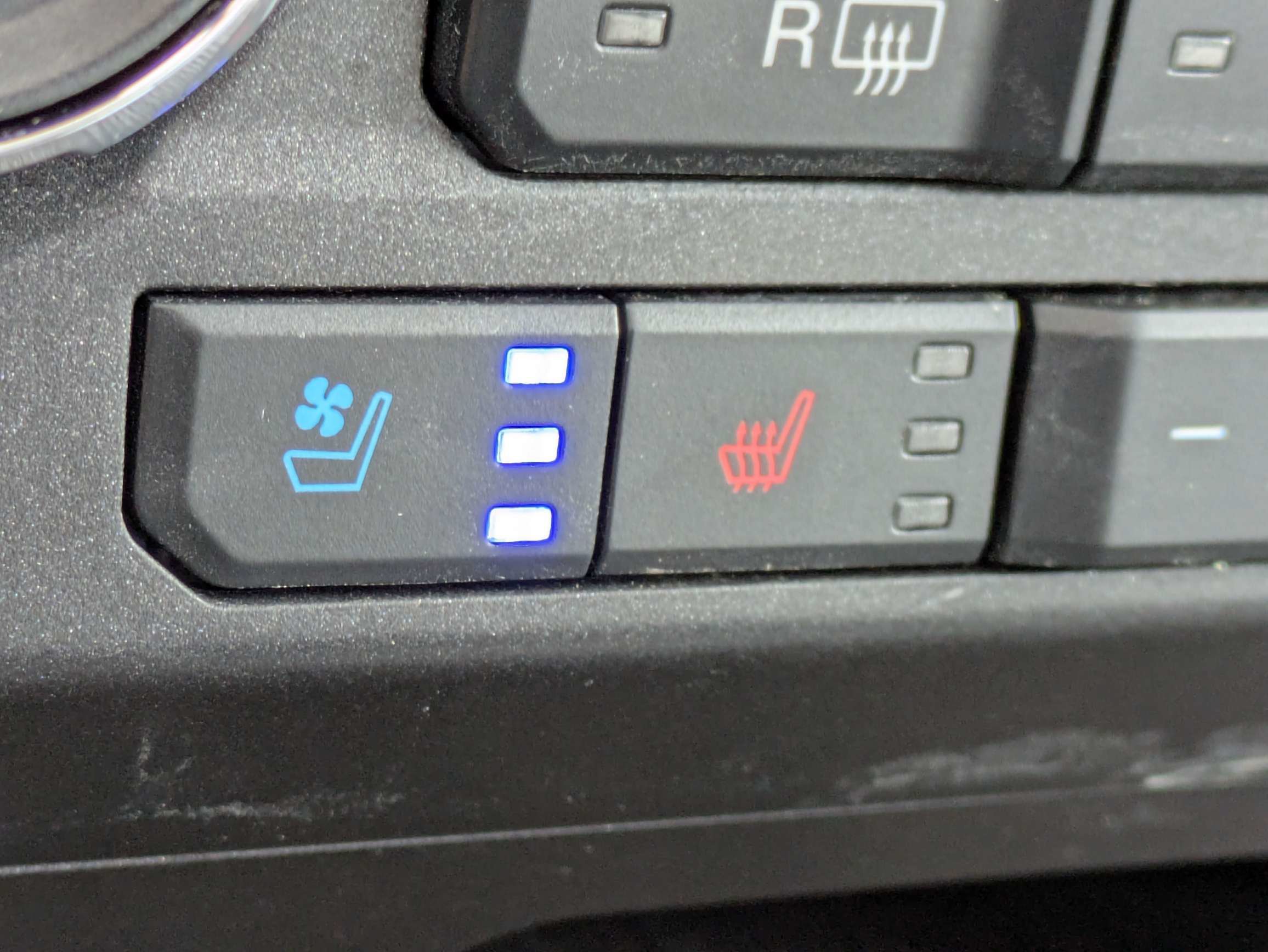 Used 2020 Velocity Blue Metallic Ford LARIAT image 29