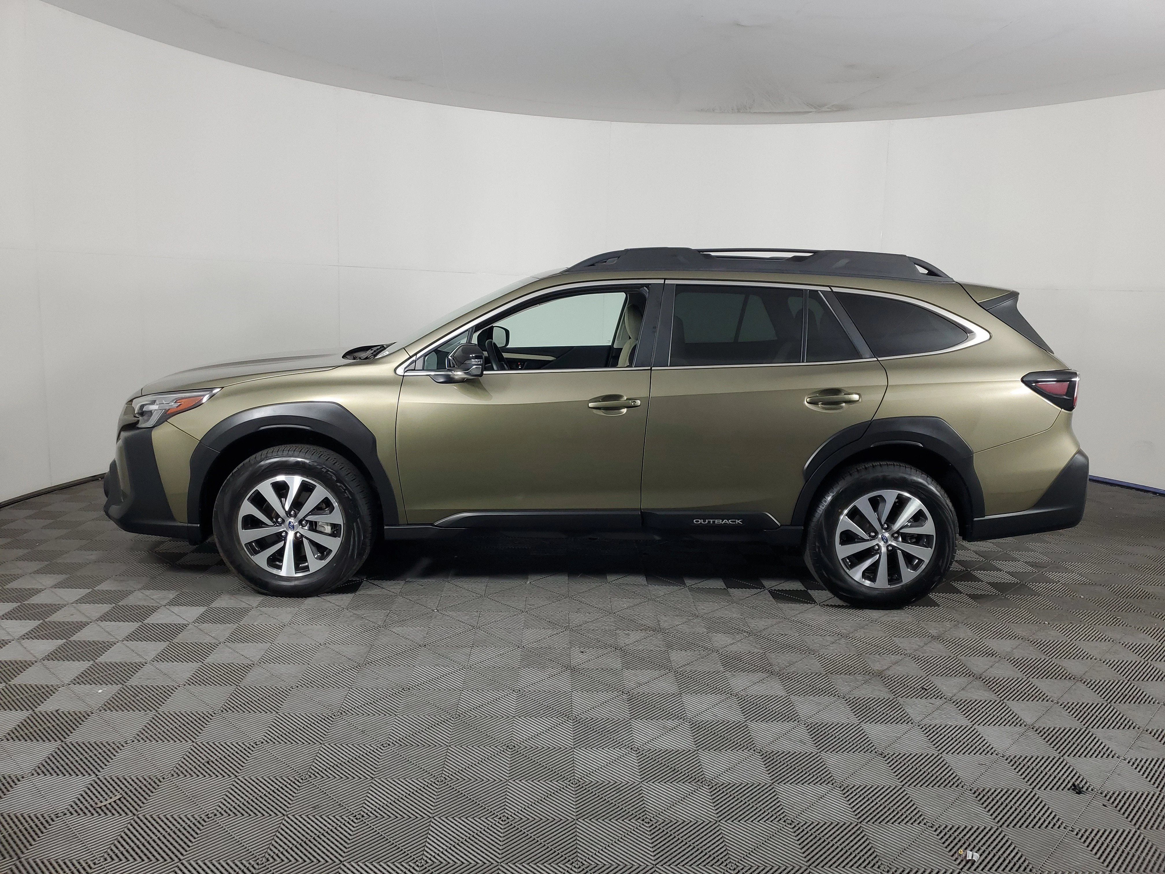 Used 2025 Autumn Green Metallic Subaru Premium image 7