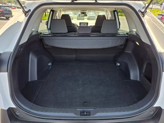Used 2025 White Toyota XLE image 19