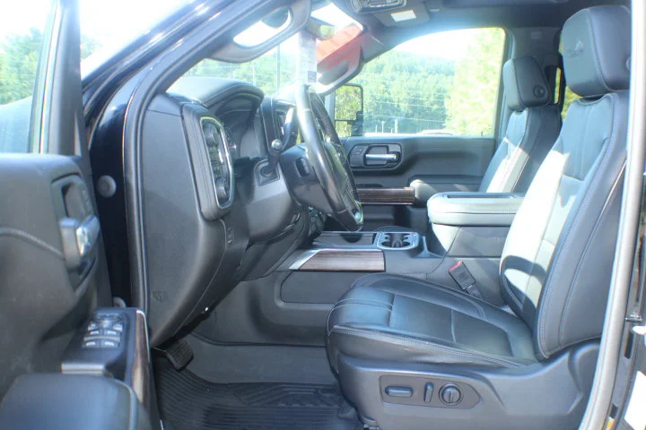 Used 2022 Mosaic Black Metallic Chevrolet High Country image 15