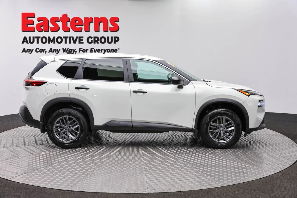Used 2023 White Nissan S image 4