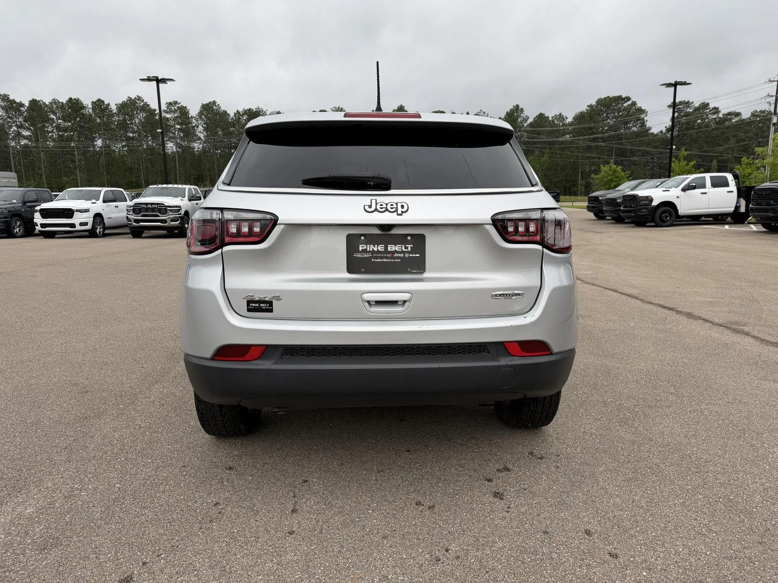 Used 2024 Silver Zynith Metallic Clearcoat Jeep Latitude image 5