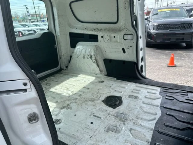 Used 2022 White Ram Base image 26
