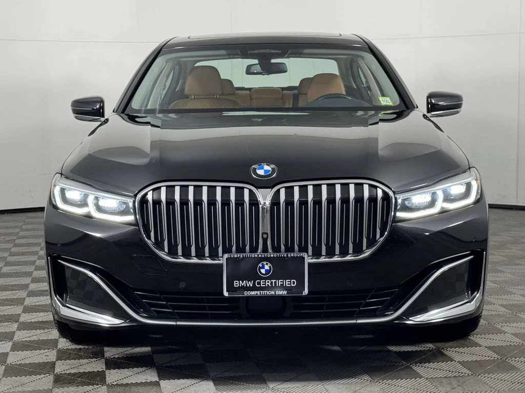 New 2022 Black BMW 750i xDrive image 6