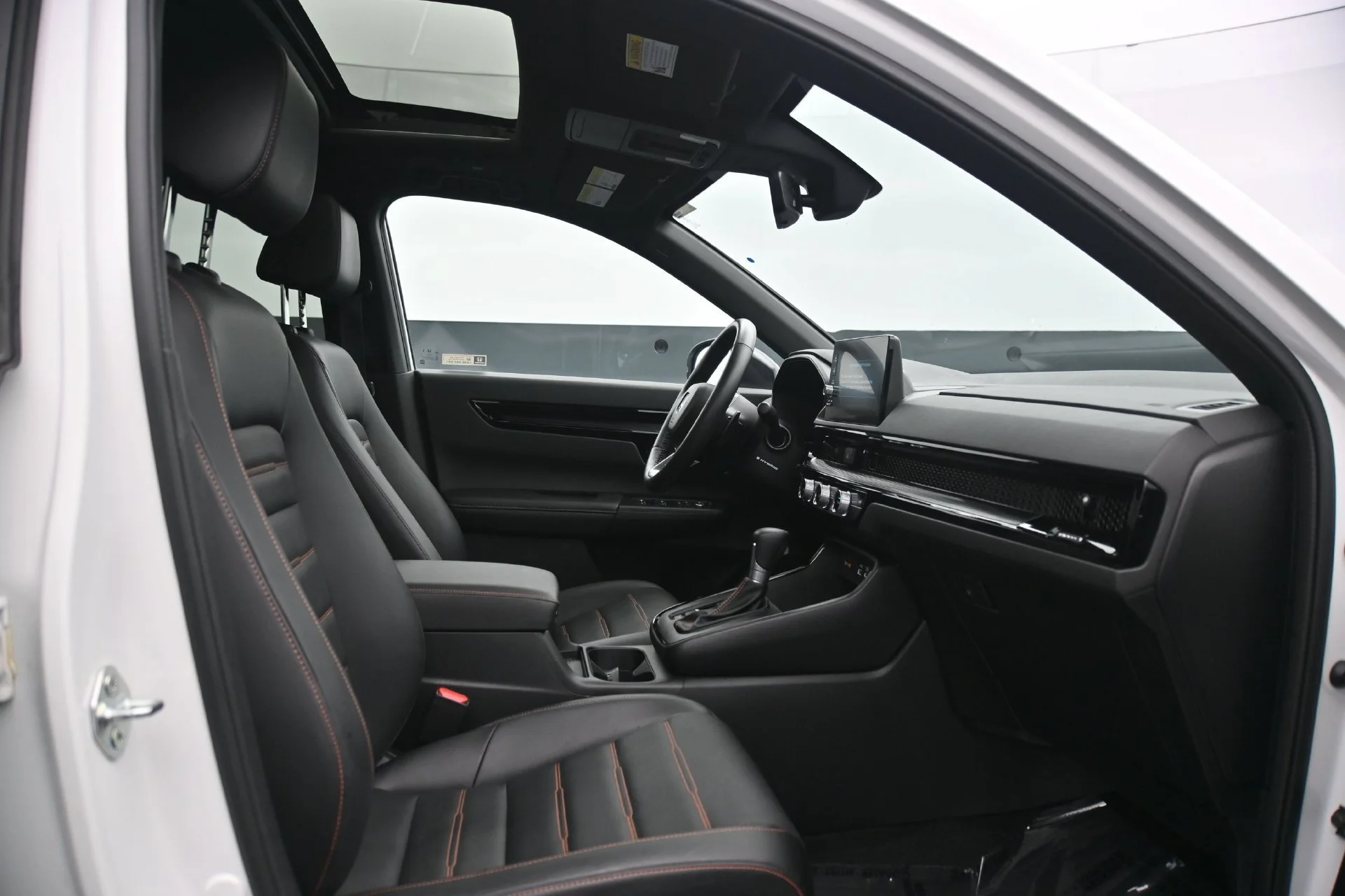 Used 2024  Honda 5D WAGON HYBRID SPORT TOURING AWD image 13