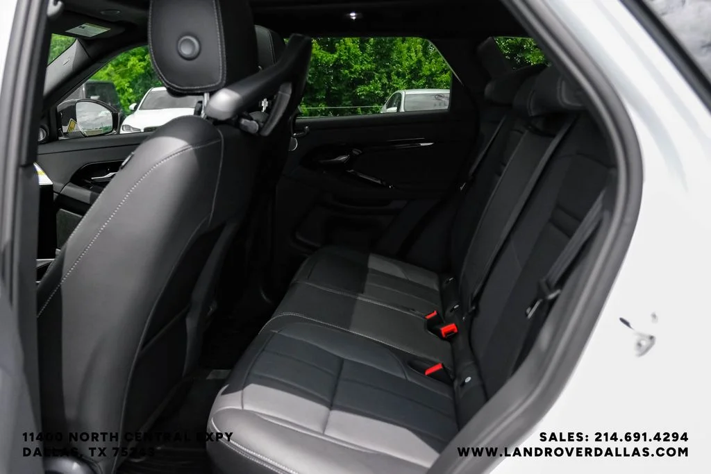 New 2026 Ostuni Pearl Wht Prem Met Land Rover Hoxton Edition image 34