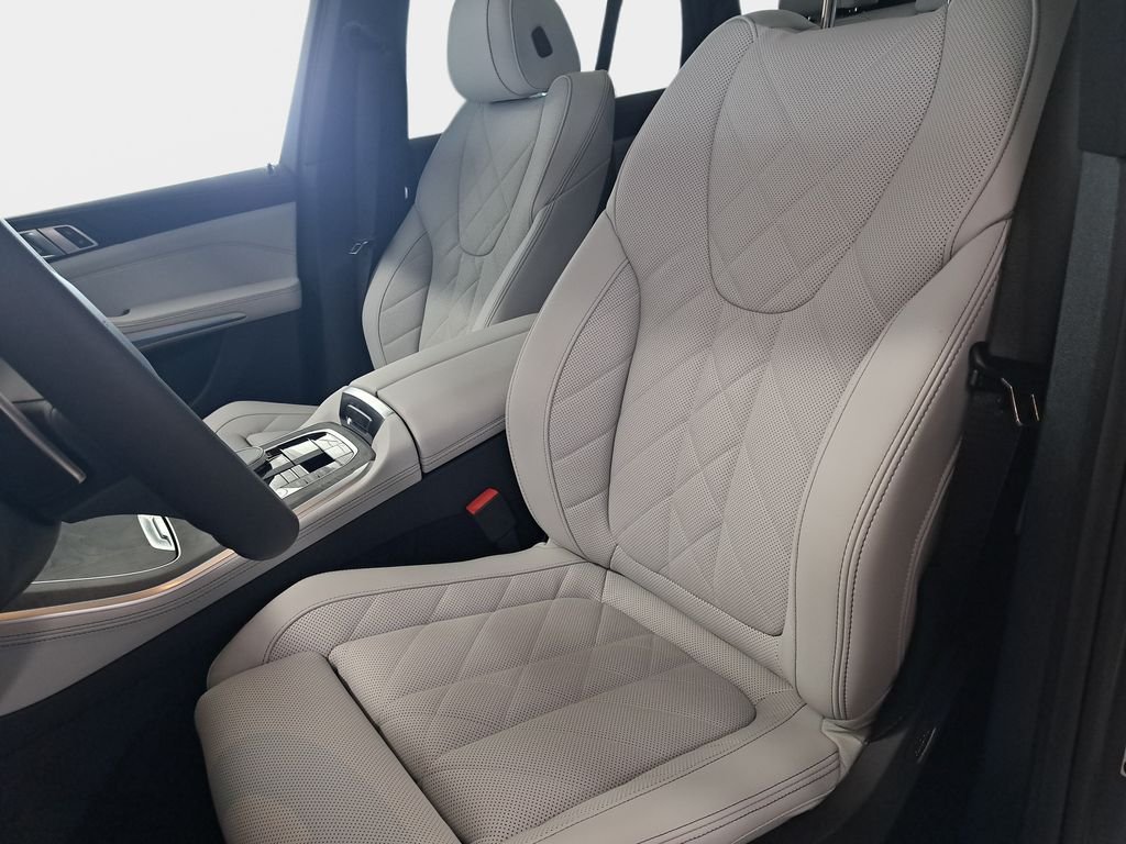 New 2026 Skyscraper Grey Metallic BMW sDrive40i image 12