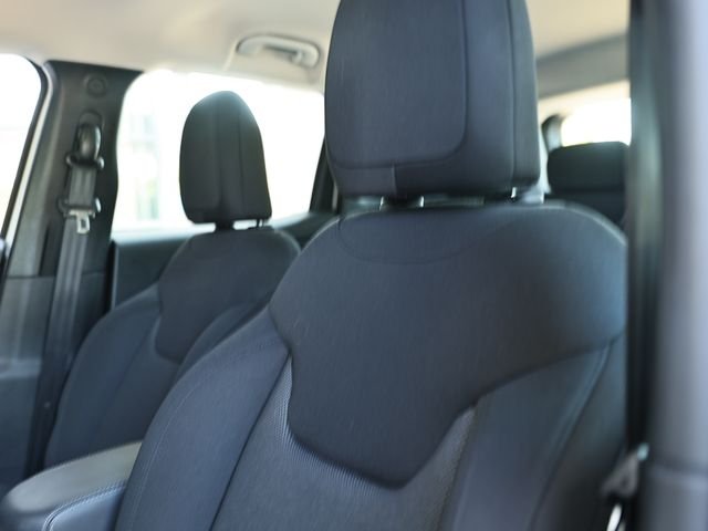 Used 2022 Alpine White Clearcoat Jeep Sport image 19