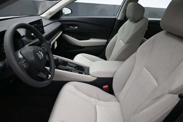 New 2026 Platinum White Pearl Honda SE image 9