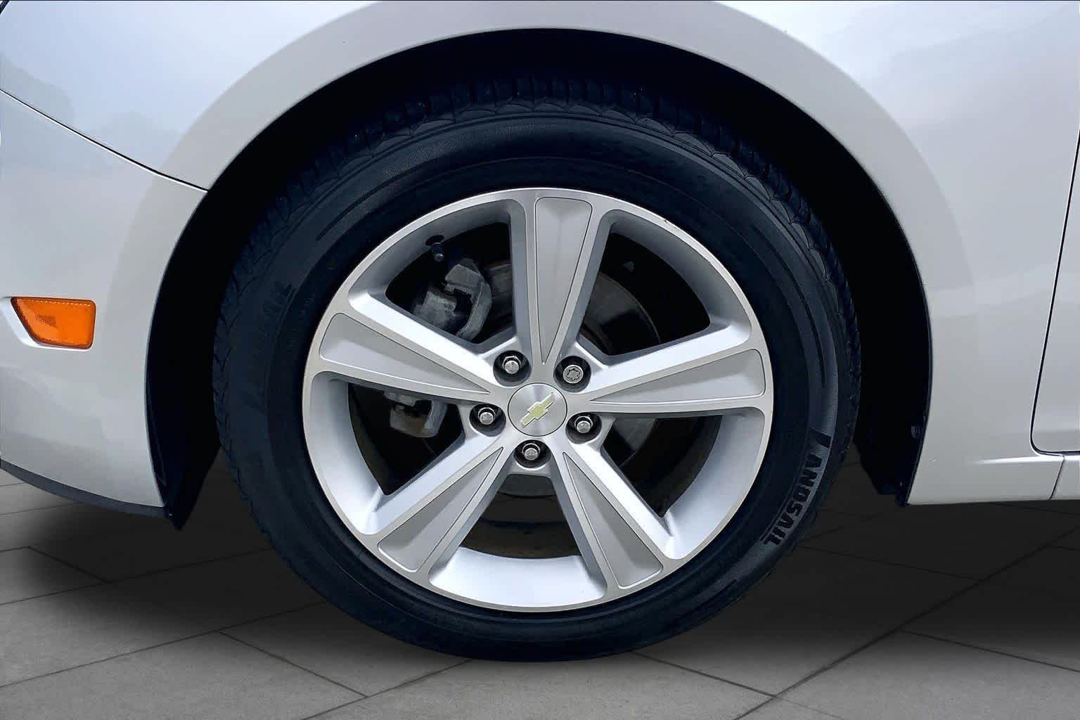 Used 2016 Silver Ice Metallic Chevrolet LT image 10