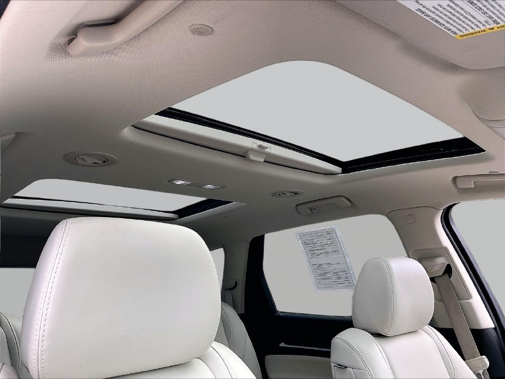 Used 2023 Summit White Buick Essence image 22