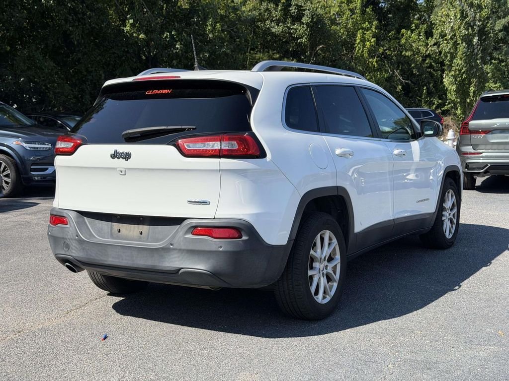 Used 2017 White Jeep Latitude image 2