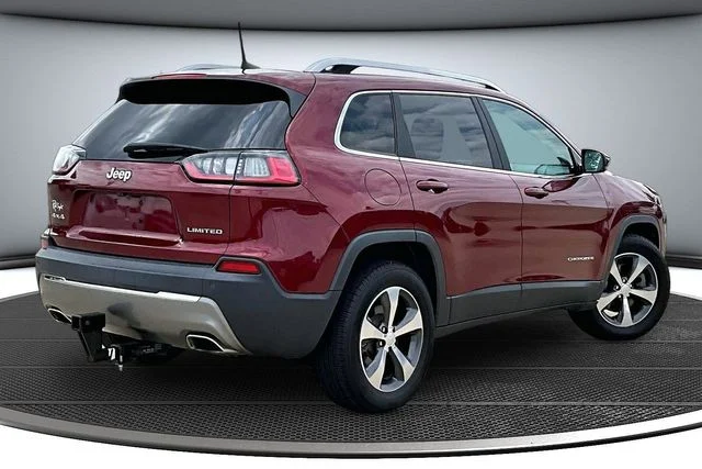 Used 2019 Velvet Red Pearlcoat Jeep Limited image 6