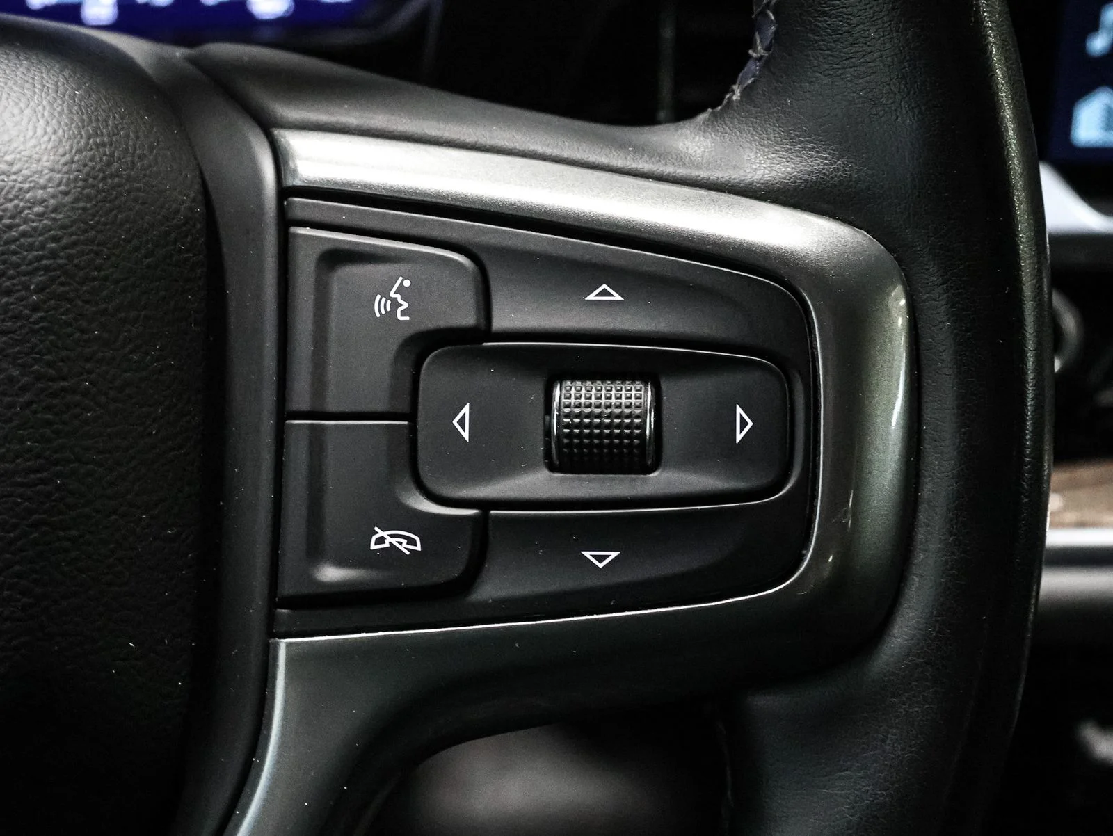 Used 2024 White Chevrolet LT image 34