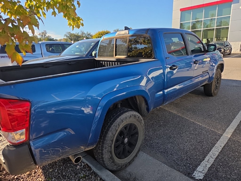 Used 2017 Blue Toyota SR5 image 3