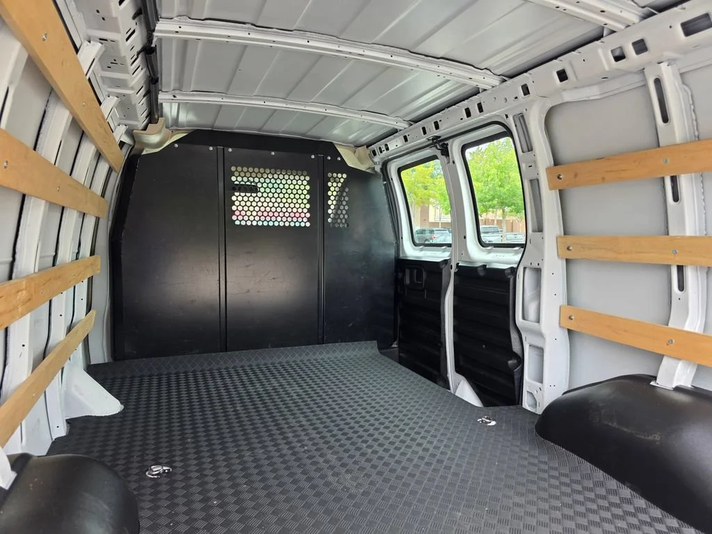 Used 2025 Summit White Chevrolet WT image 28