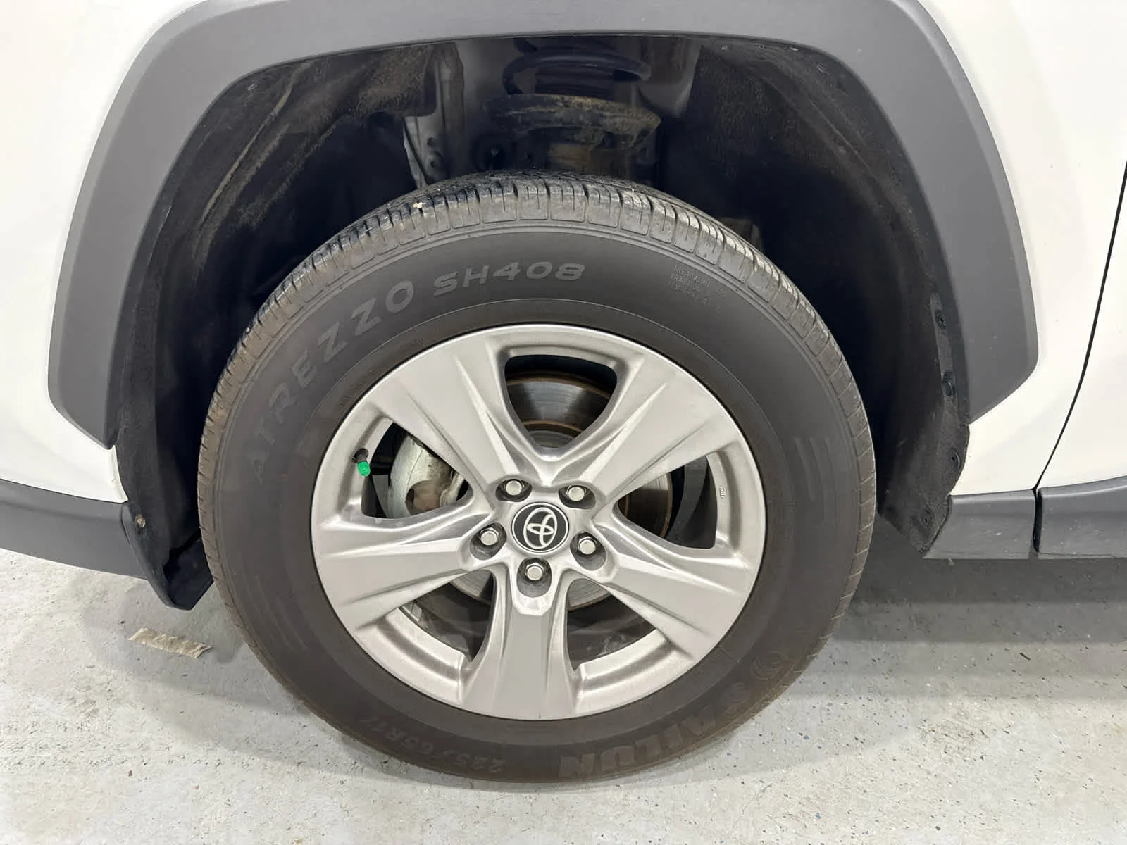 Used 2023 Whi/white Toyota XLE image 10
