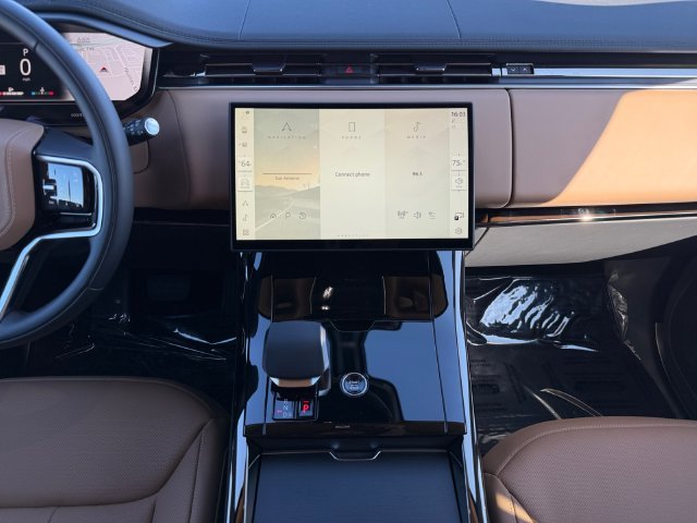 New 2027 Ostuni Pearl White Land Rover SE image 15