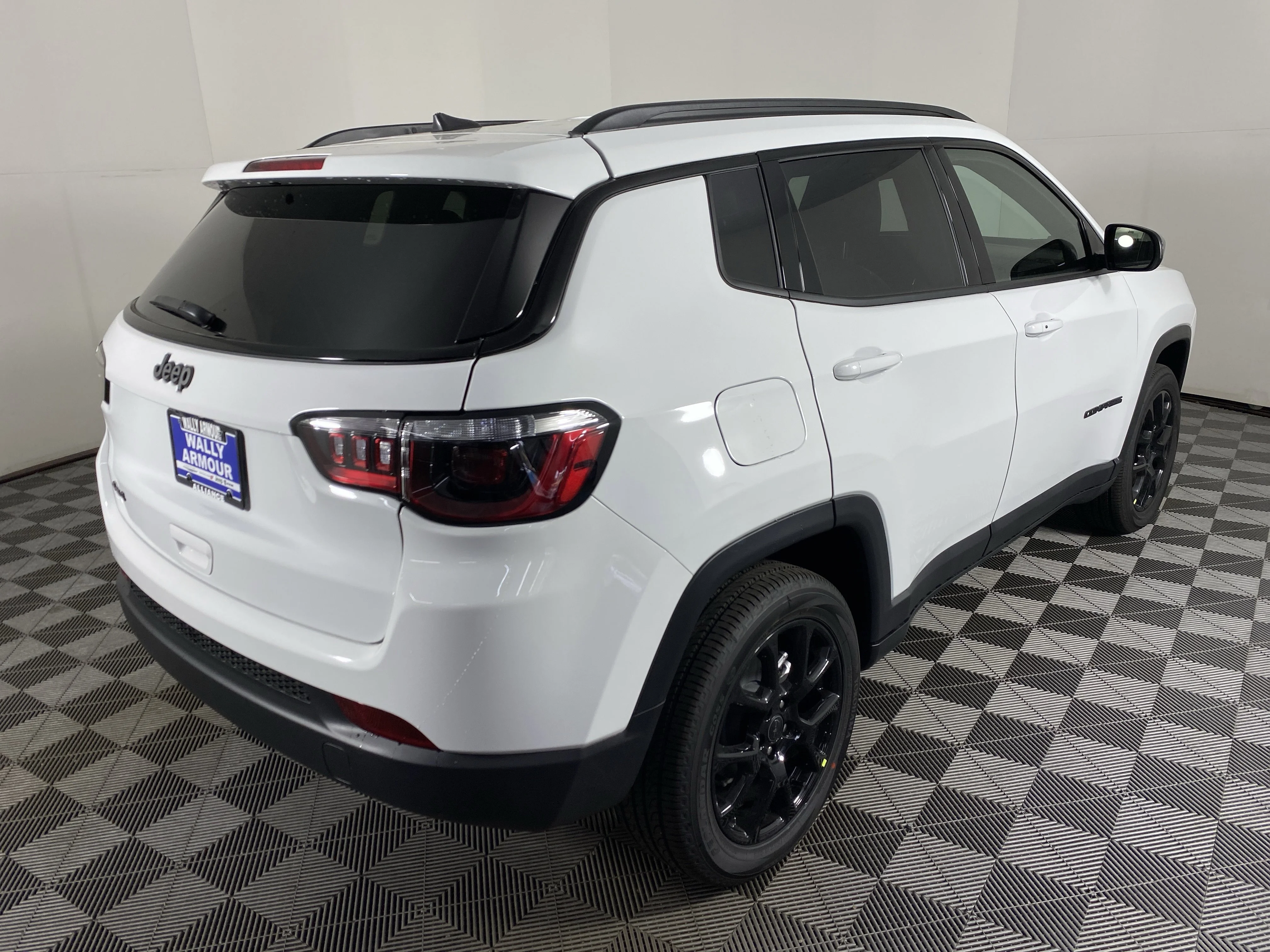 New 2026 Bright White Clear-Coat Exterior Paint Jeep Latitude image 6