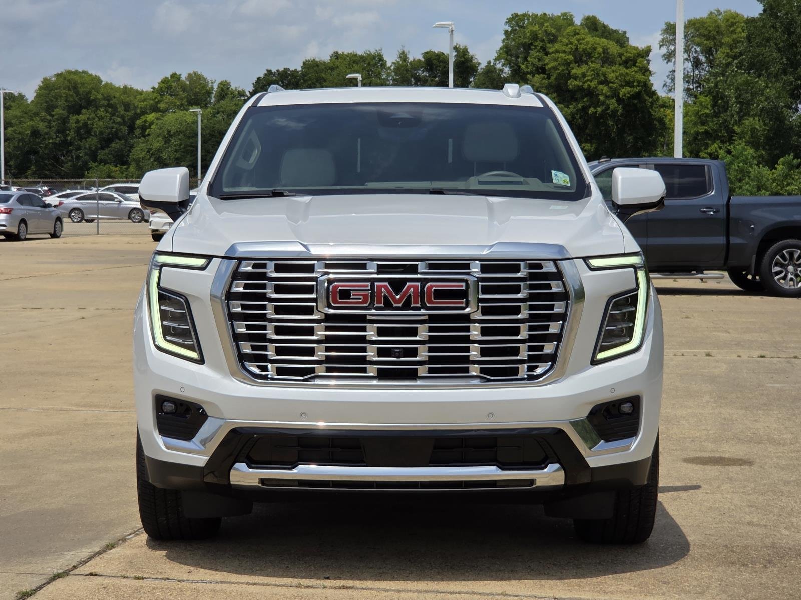 Used 2025 White Frost Tricoat GMC Denali image 2