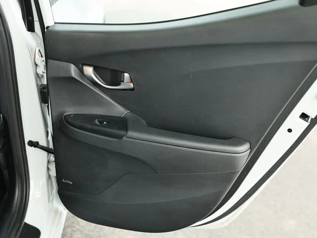 Used 2019 Chalk White Hyundai 2.0 Premium image 20