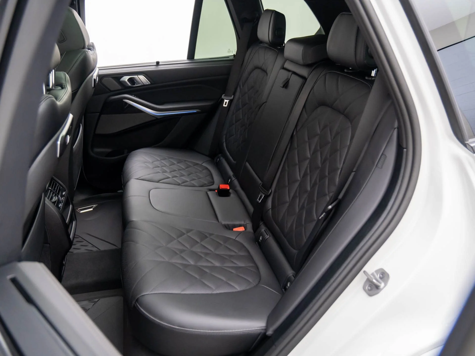 New 2026 White BMW xDrive50e image 19