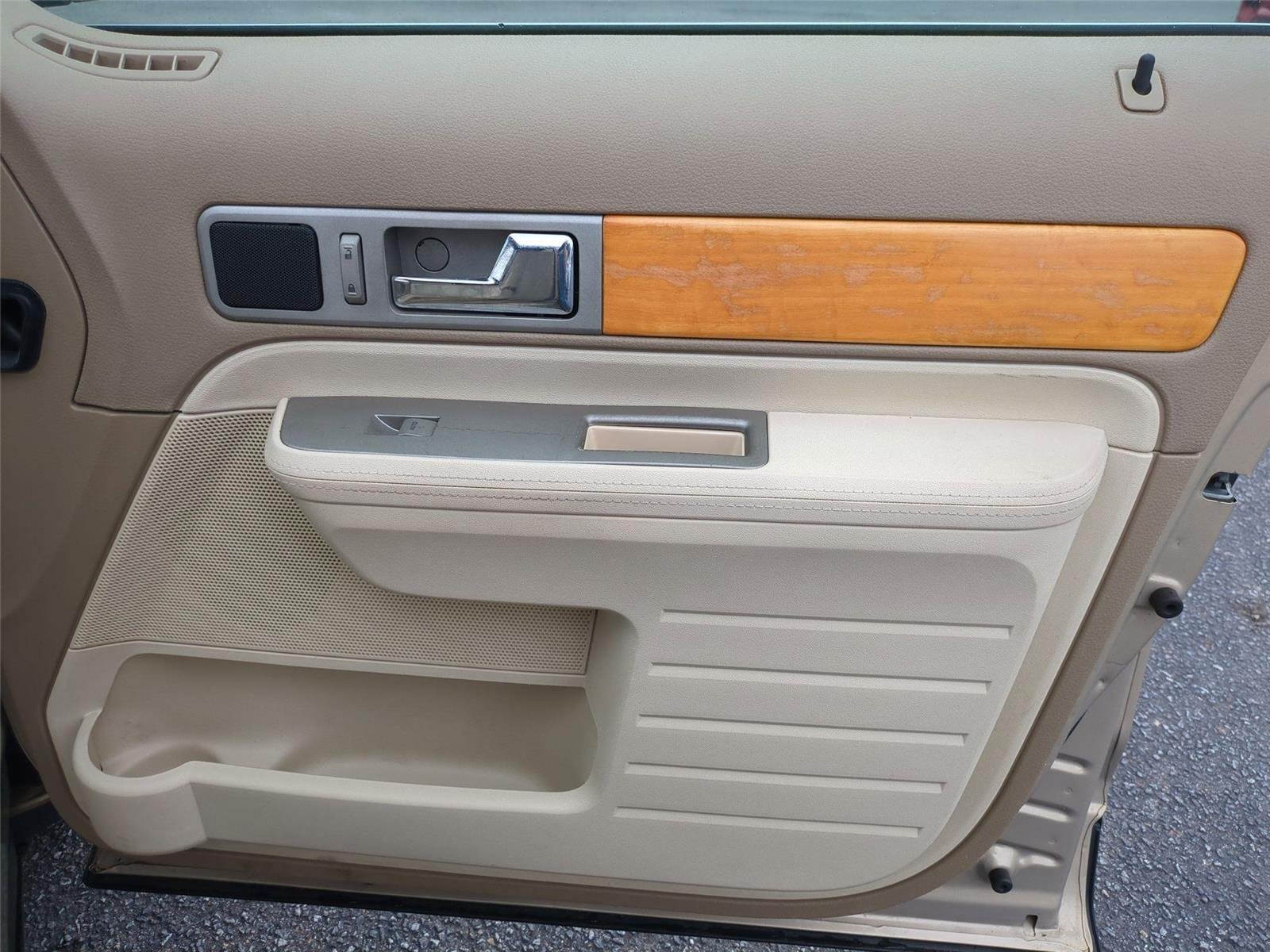 Used 2007  Lincoln  image 33