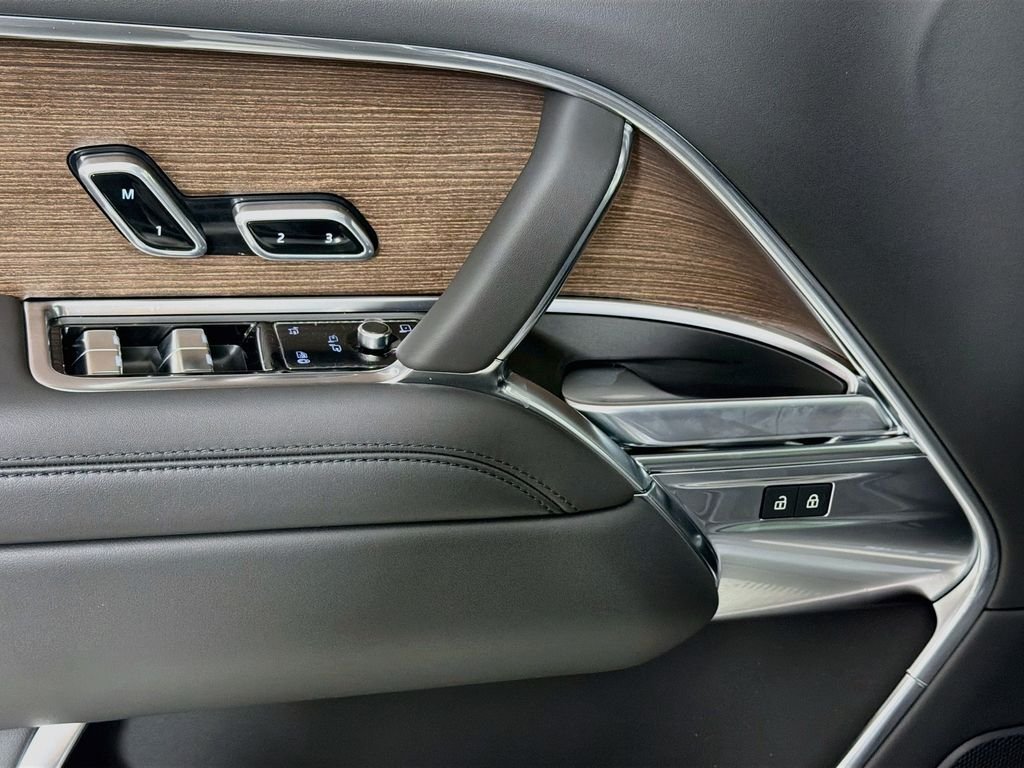 New 2026 Carpathian Grey Land Rover SE image 18