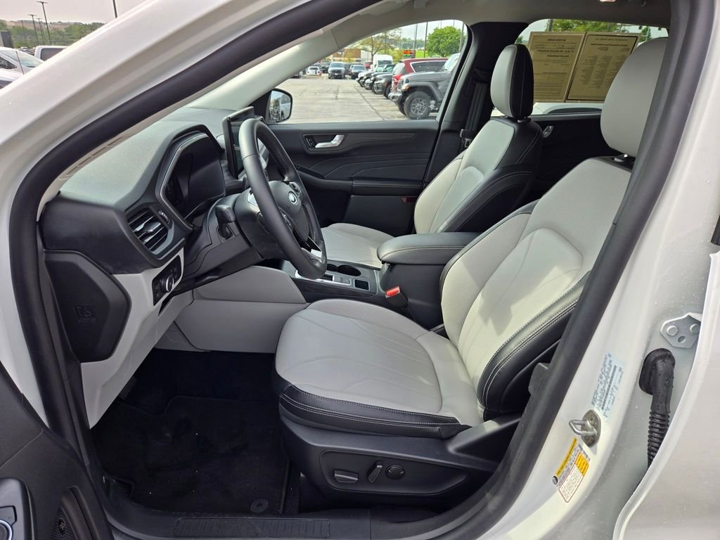 Used 2025 White Ford Base image 16