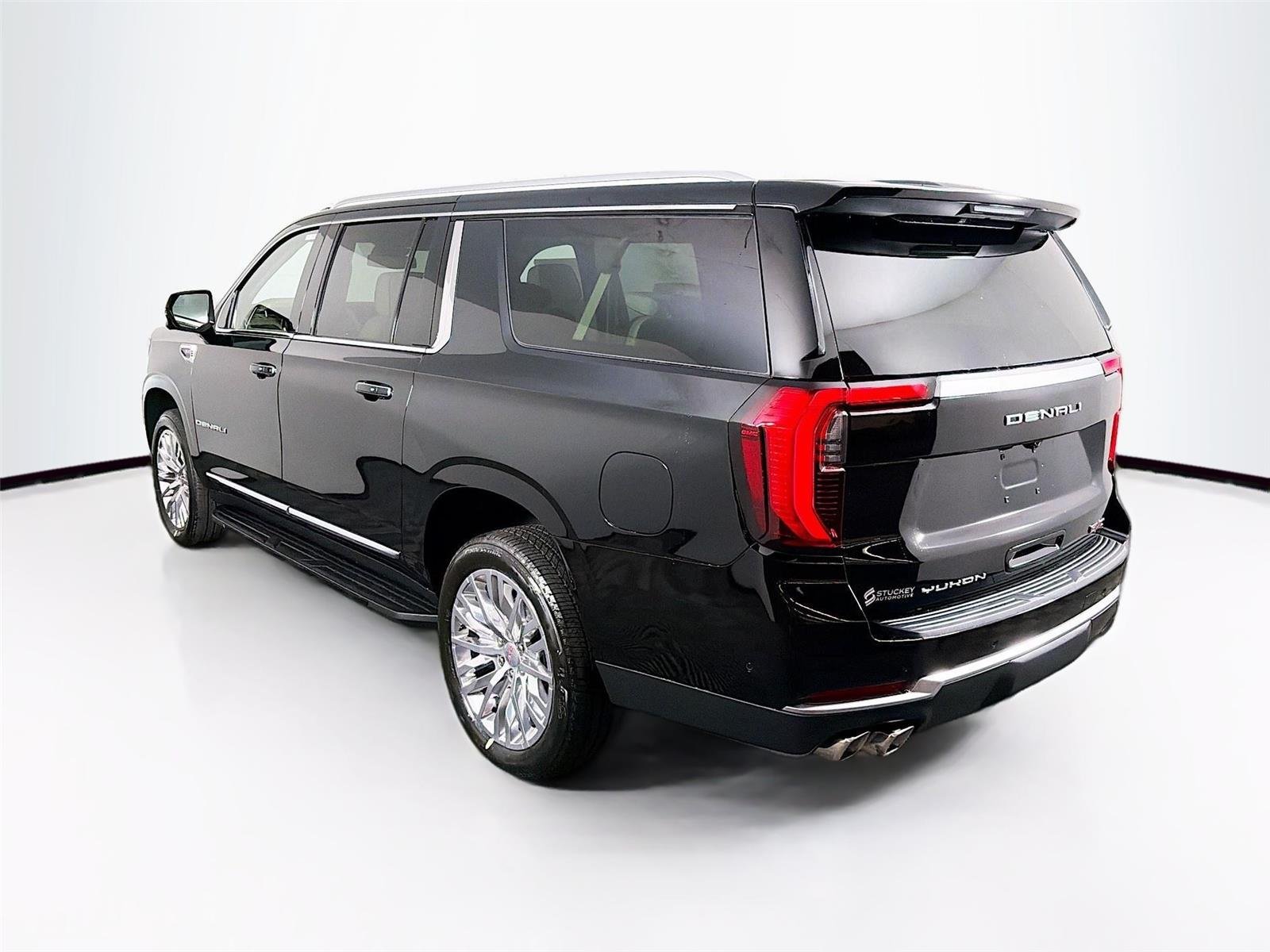 2026 GMC Yukon XL Denali - Photo 9