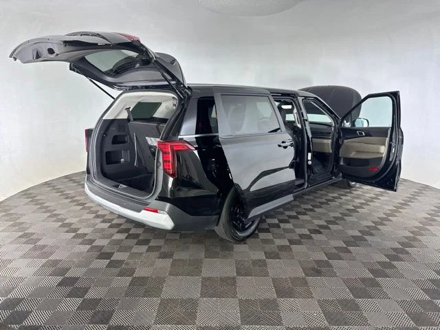Used 2025 Black Kia LXS image 16