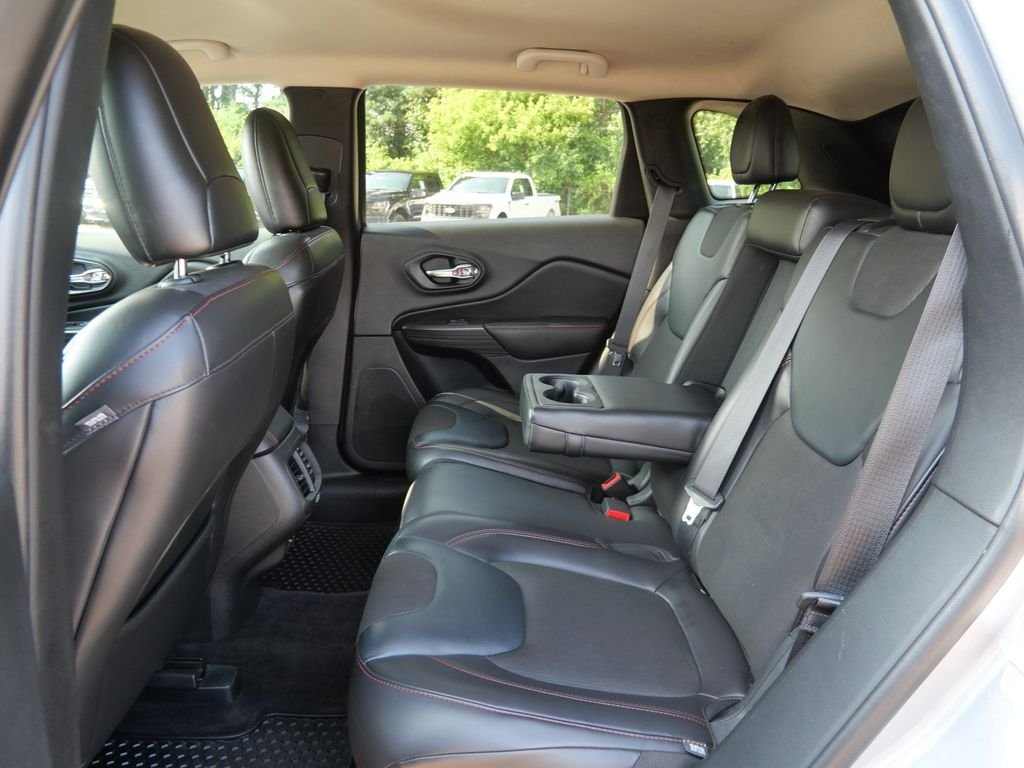 Used 2017 Silver Jeep Trailhawk image 13