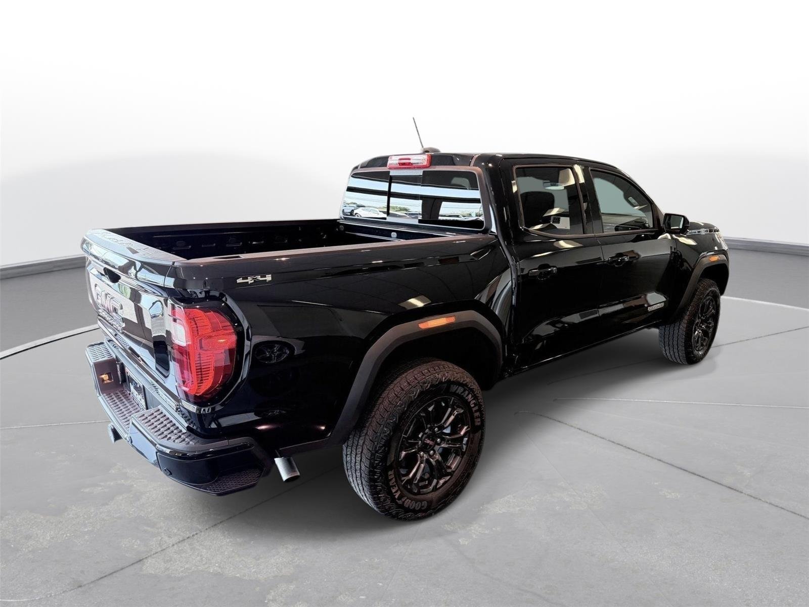 Used 2025 Onyx Black GMC Elevation image 11