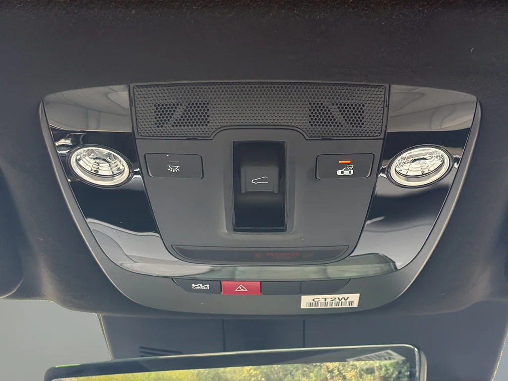 Used 2025 Green Kia SX Prestige image 40