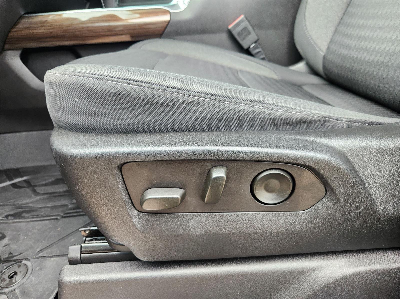 2023 Chevrolet Silverado 1500 LT - Photo 24