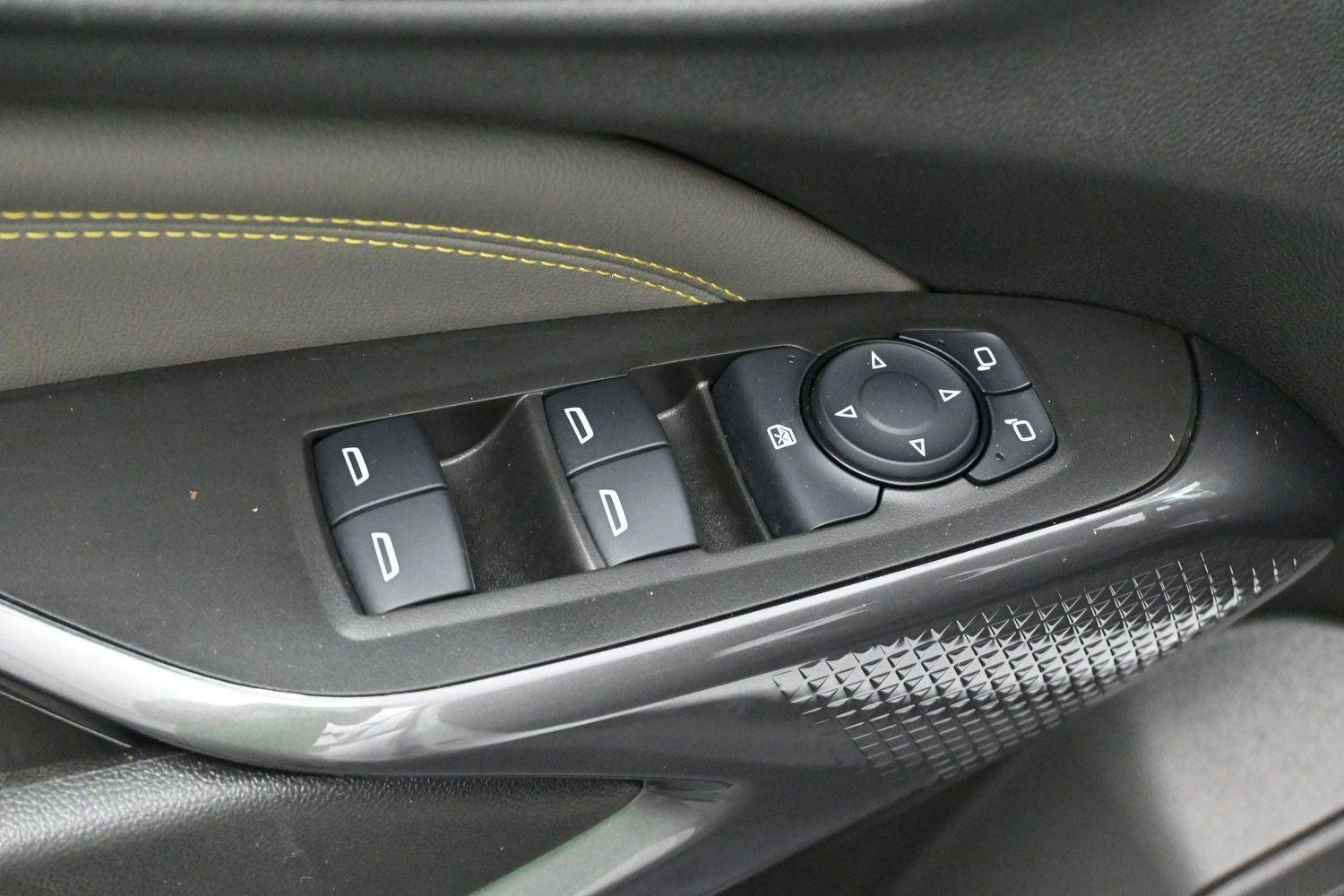 Used 2025 Summit White Chevrolet ACTIV image 12