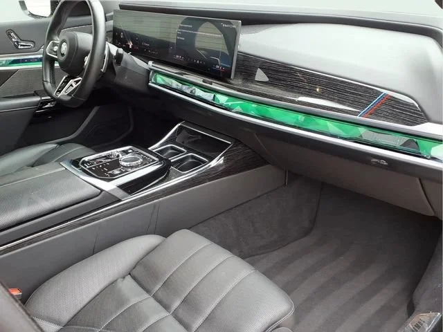 Used 2025  BMW 740i xDrive image 25