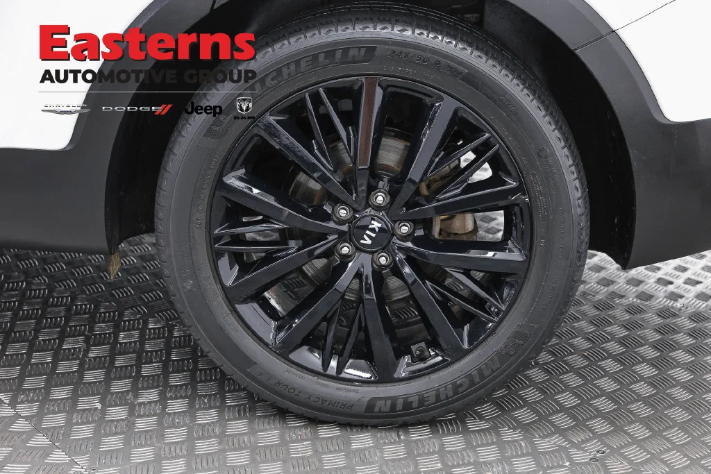Used 2020 White Kia SX image 38