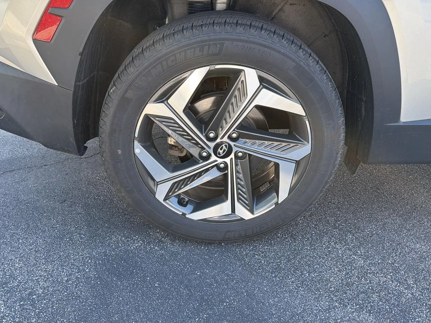 Used 2024 Shimmering Silver Hyundai SEL image 9