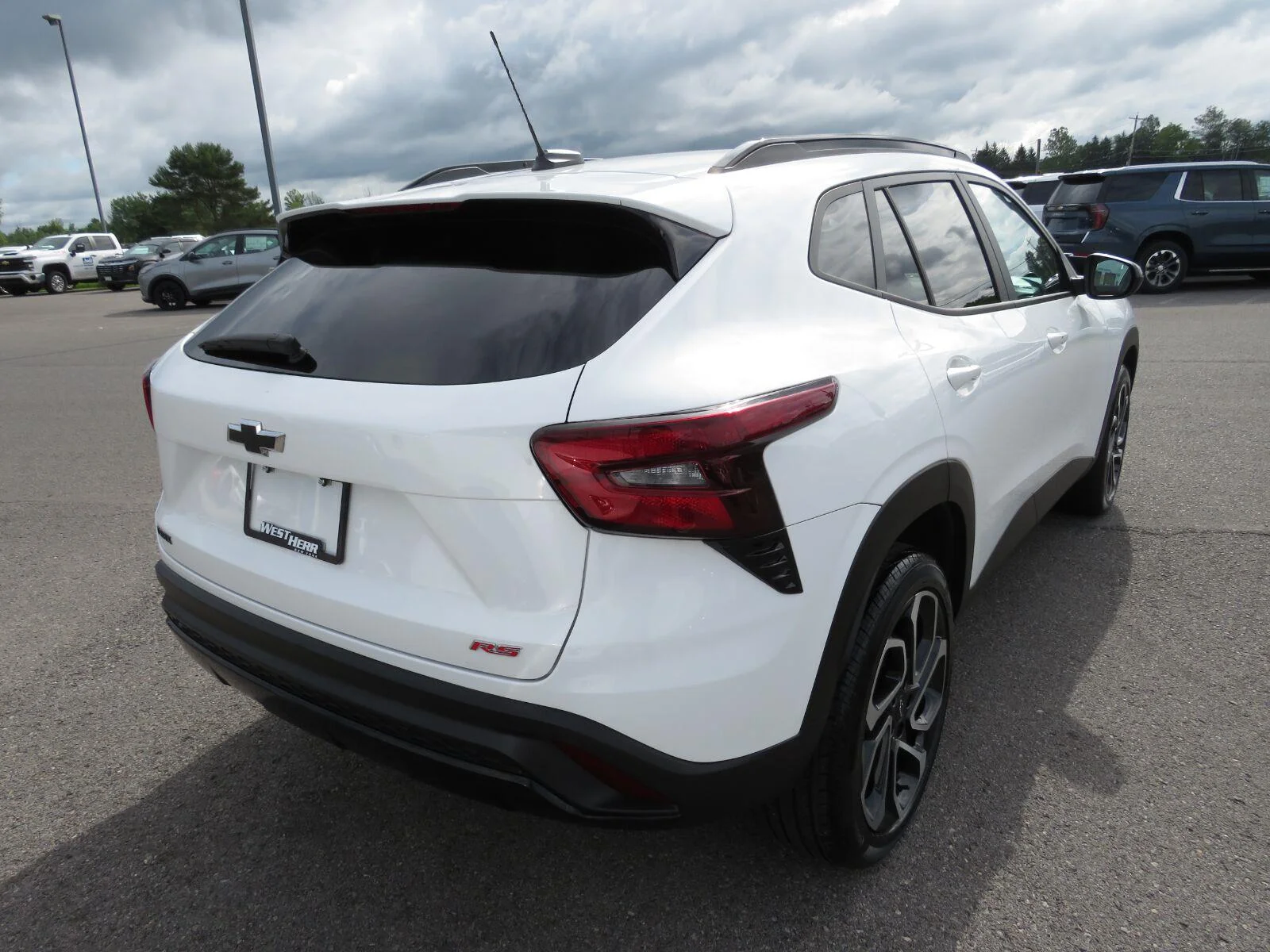 Used 2025 Summit White Chevrolet 2RS image 6