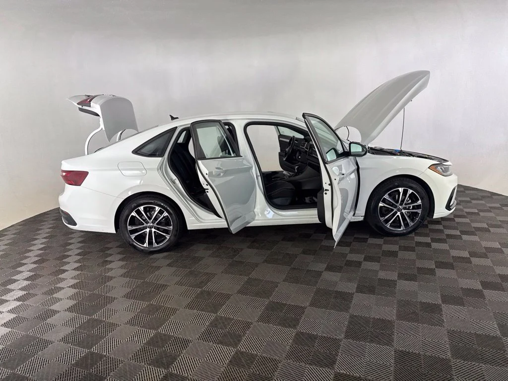 Used 2025 White Volkswagen 1.5T Sport image 14