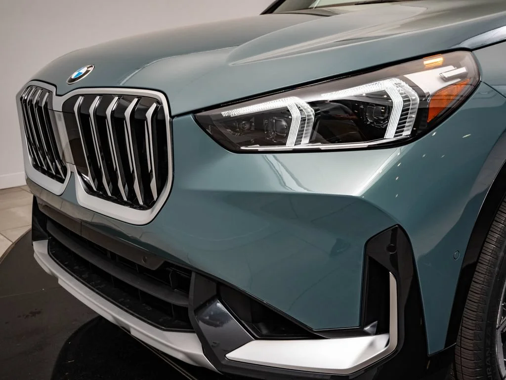 New 2026 Cape York Green Metallic BMW xDrive28i image 3