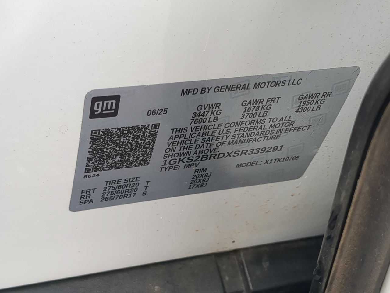 Used 2025 Summit White GMC Elevation image 35