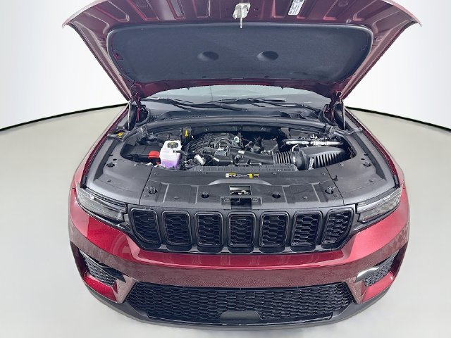 New 2025 Velvet Red Pearl-Coat Exterior Paint Jeep Limited image 30