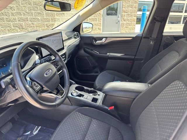 Used 2023 White Ford Active image 17