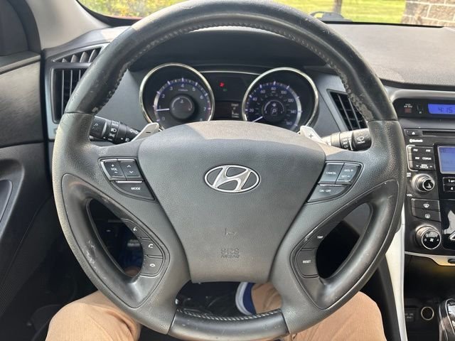 Used 2011 Red Hyundai SE image 17
