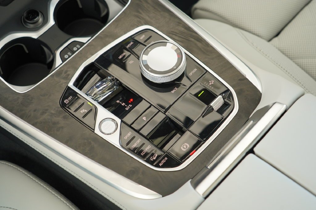New 2027 Gray Metallic BMW xDrive40i image 25
