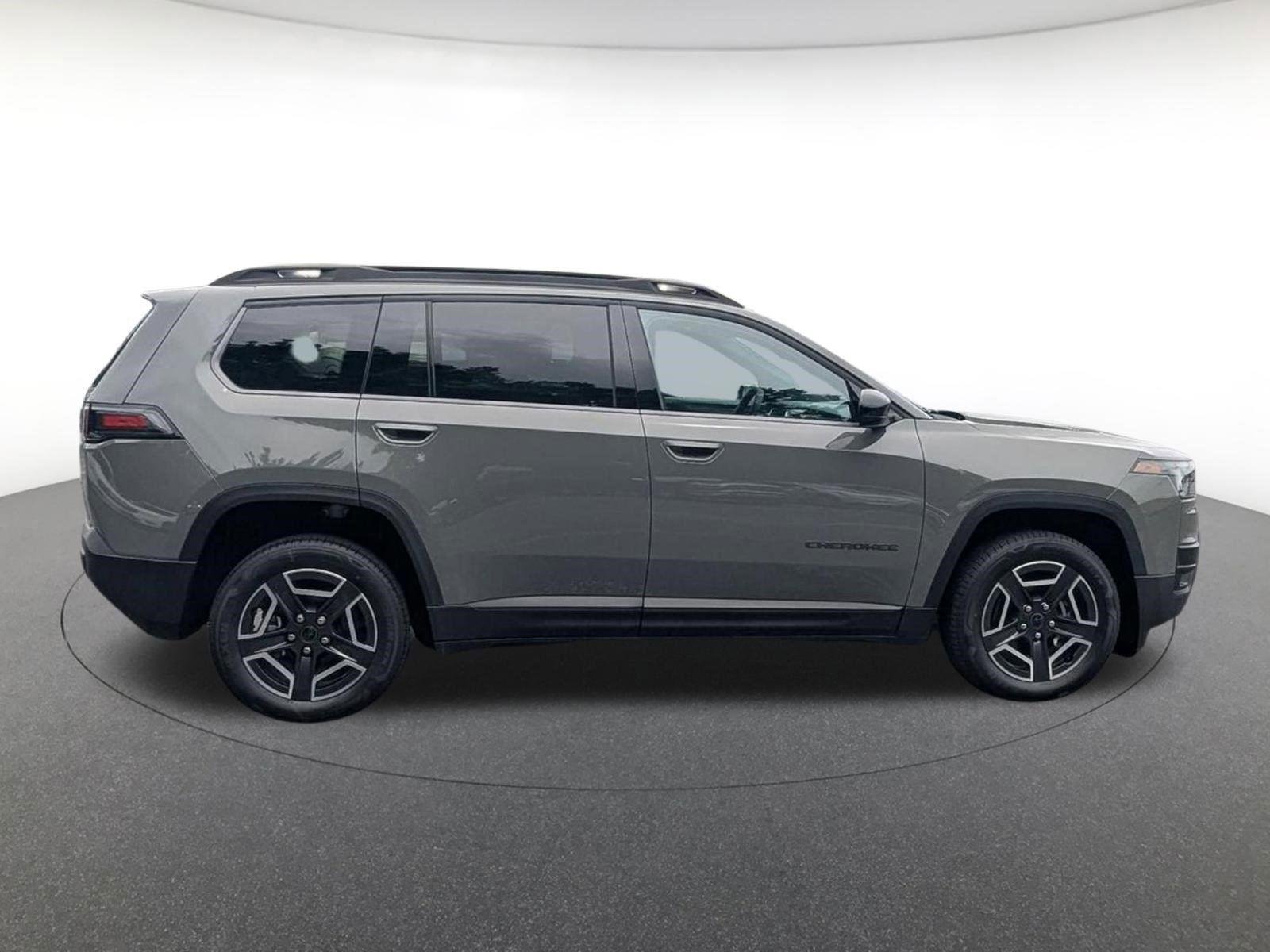New 2026 Sting-Gray Clear-Coat Exterior Paint Jeep Laredo image 3