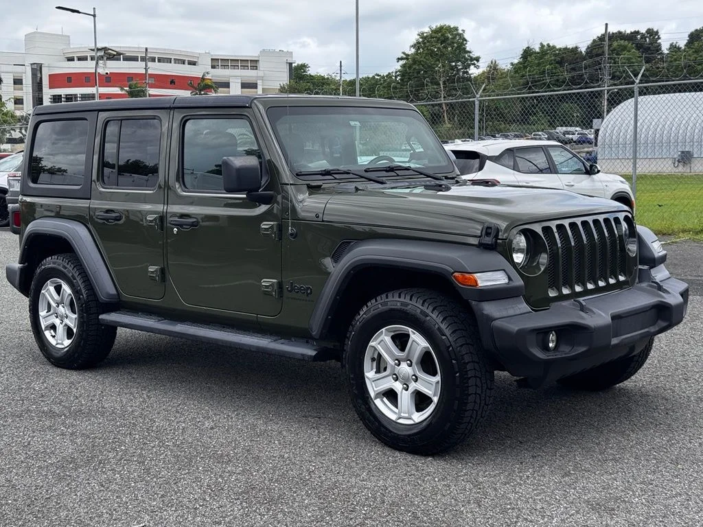 Used 2023 Green Jeep Sport S image 2