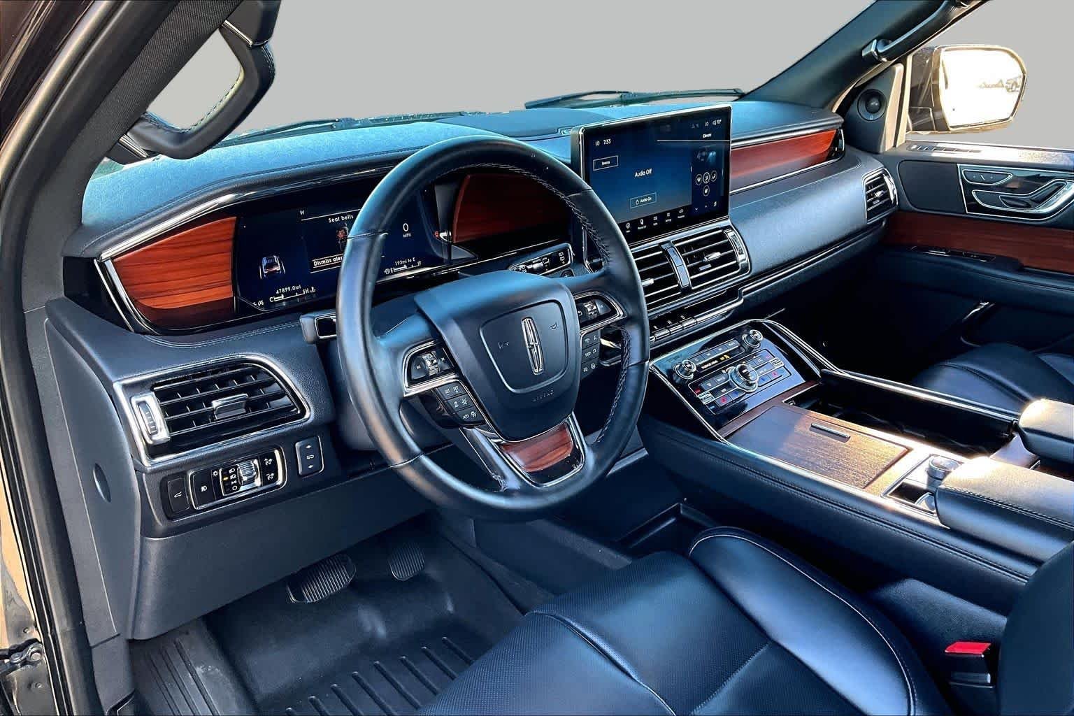 Used 2023 Infinite Black Metallic Clearcoat Lincoln Standard image 18